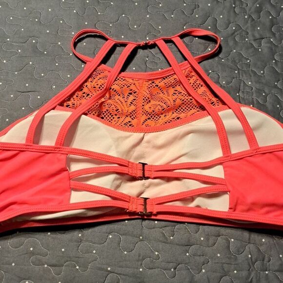 Bathing suit top size XL - Picture 2 of 4